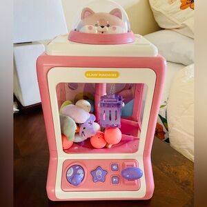 Mechanical arm machine with little toys and balls, excellent used condition